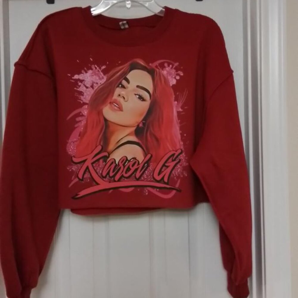 Cropped Inverted Sweatshirt w/Karol G Graphic Print Red Medium